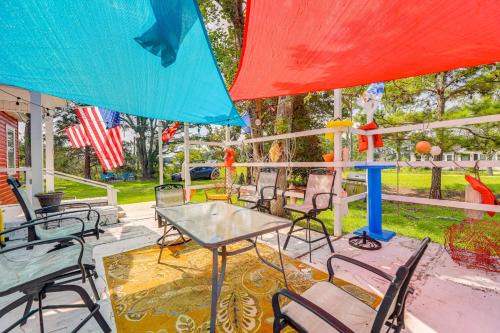 Beaufort House | Cozy Cottage with Deck, 9 Mi to Downtown Beaufort!