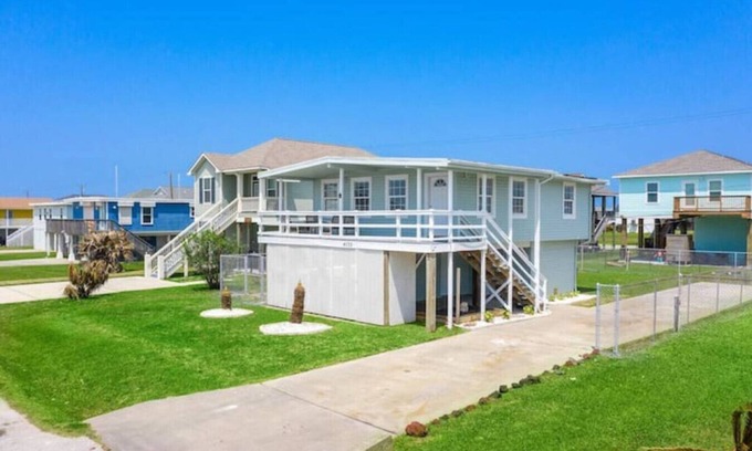 Galveston House | Cozy Cottage with Game Room, Close to Beach