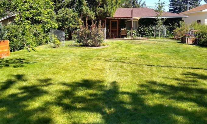Sheridan House | Cozy Cottage with Great Location