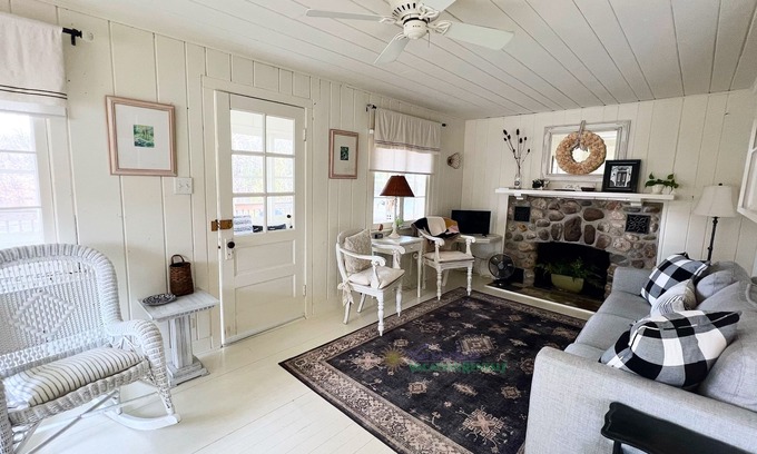 Suttons Bay Cottage | Cozy cottage with private pond. Close to the casino and the Bay.