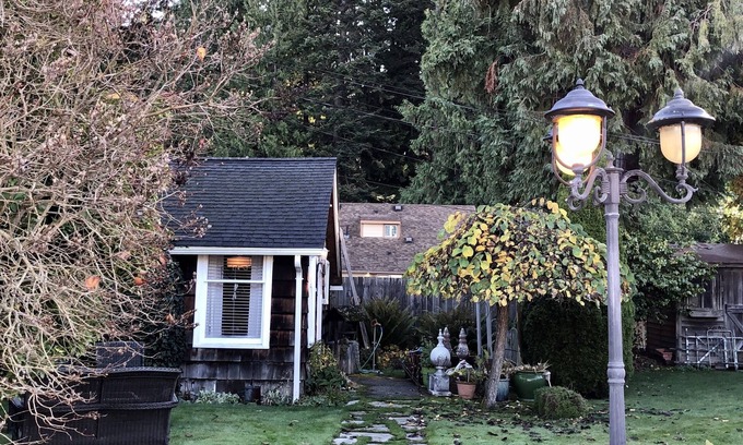 Port Angeles Cottage | Cozy Cottage with Parklike Gardens