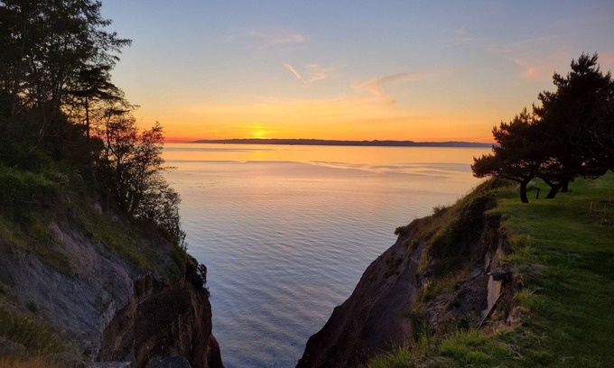 Port Angeles House | Cozy Cottage with hot tub, firepit, mountain and water view, pets welcome