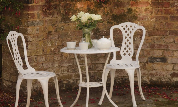 Herstmonceux Cottage | Cozy cottage, wood burner, private courtyard, parking, restaurant and pubs 500m.