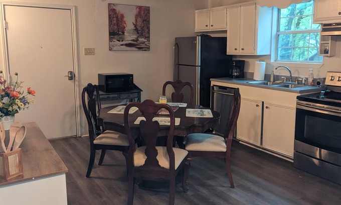 Cayuga Cabin | Cozy Country Cabin