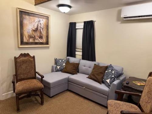 Fredonia House | Cozy Country Easy Peasy