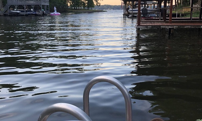 Wildwood Point House | Cozy Cove Home off of main Lake Gaston