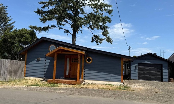 Waldport House | Cozy Crabin