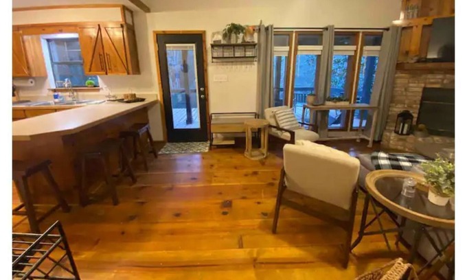 Hattiesburg Cabin | Cozy Creek Cabin