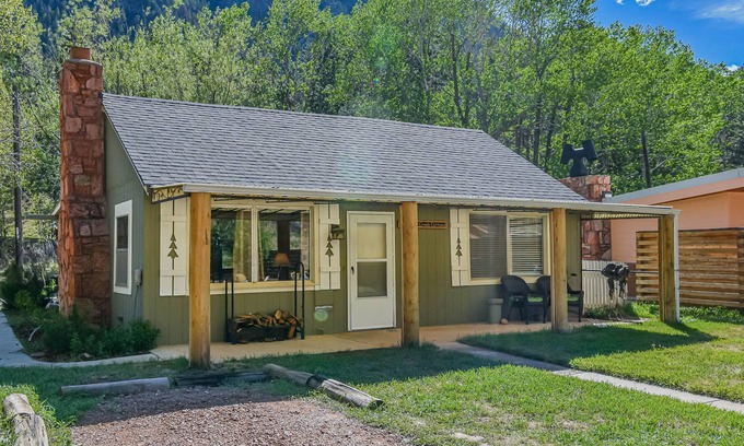 Cascade-Chipita Park Cottage | Cozy, creekside cottage in the foothills of Pikes Peak