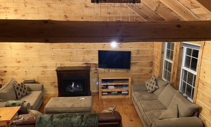 Laurelville Cabin | Cozy Creekside Cabin in the heart of Hocking Hills