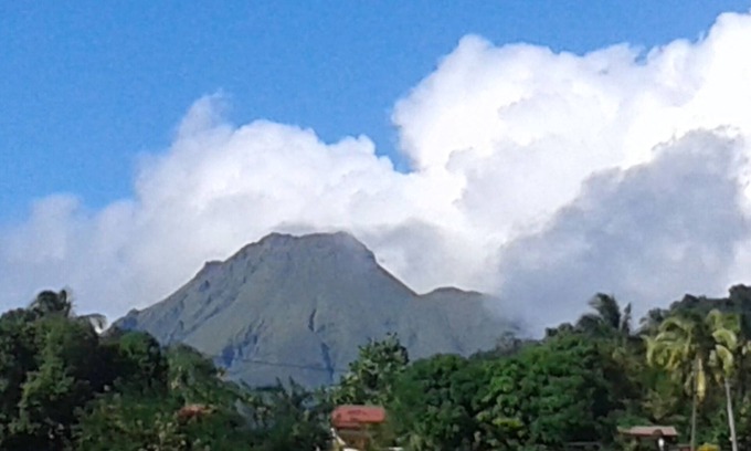 Le Carbet House | Cozy Creole hut, comfortable, Caribbean sea and mountain view, quiet, 5 'beach