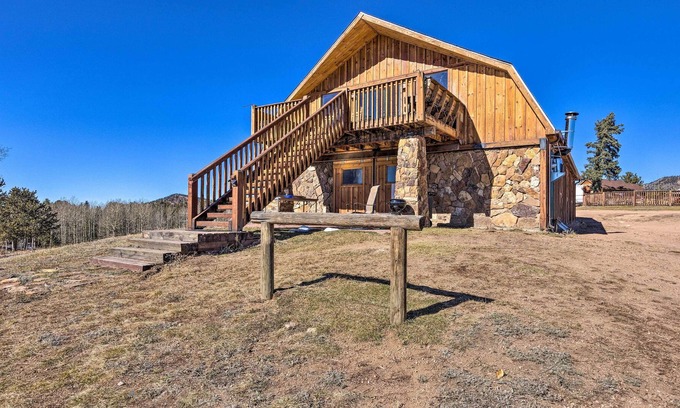 Victor Cabin | Cozy Cripple Creek Cabin w/ Mountain Views!