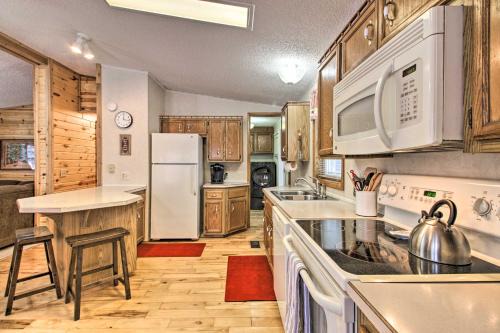 Crosby House | Cozy Crosby Cabin Near Serpent Lake and Main St