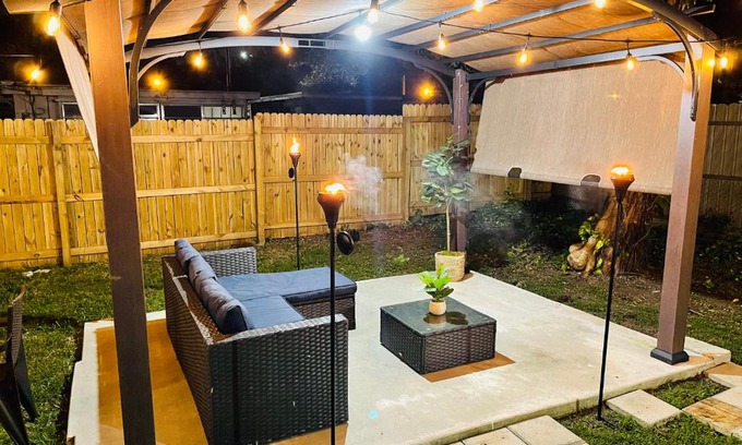 Miramar House | Cozy Cute House By Guitar Hotel
