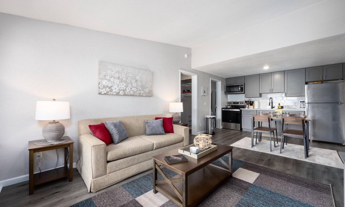 Columbus Apartment | Cozy den in Columbus