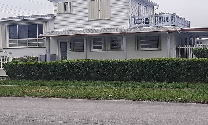 Boulevard Heights Apartment | Cozy Department centrally located in Broward county, cs beach, hard rock,stadium