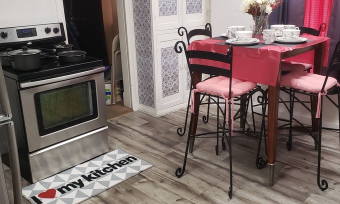 Downtown Indianapolis House | COZY DOWNTOWN BUNGALOW MINUTES FROM ALL STAR GAME FESTIVITIES SMALL PET FRIENDLY