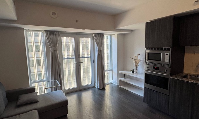 Bay Cloverhill Condo | Cozy Downtown Escape: Near Subway, UofT, Financial Districts.