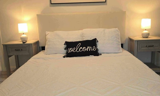 Lochmoor Waterway Estates Apartment | Cozy Dreamy Suites 2 with WiFi, AC in gorgeous Cape Coral