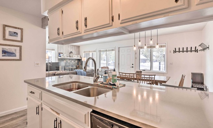 Vail Apartment | Cozy East Vail Condo ~ 6 Mi to Vail Village!