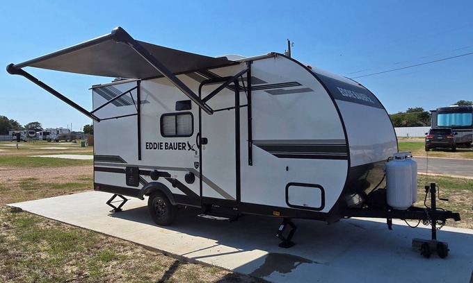 Copperas Cove House | Cozy Eddie Bauer Retreat at Joy RV Resort in Copperas Cove