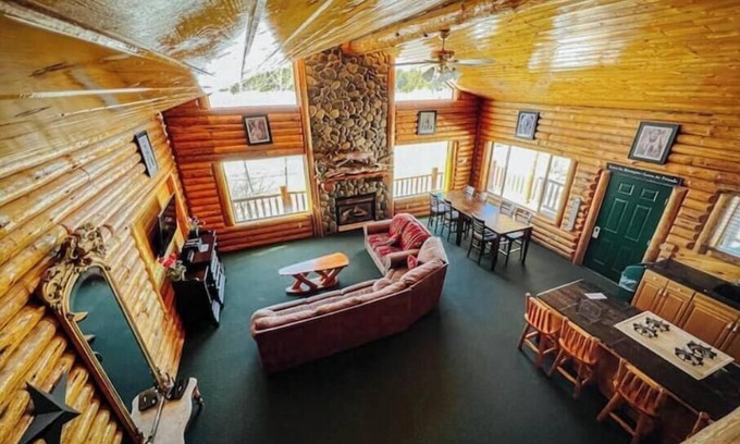 Last Chance House | Cozy Edgewater Cabin Retreat With Stunning River View!
