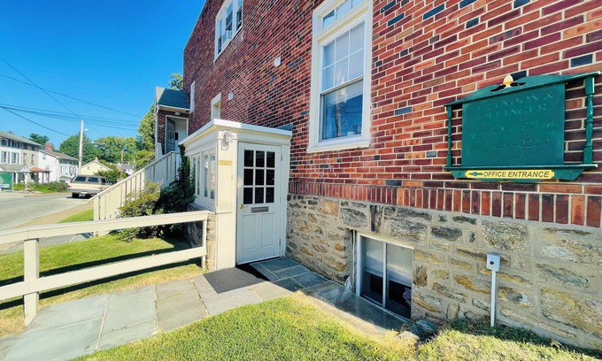 Cheltenham Apartment | Cozy Efficiency Apartment in Cheltenham – Perfect for Solo Travelers!