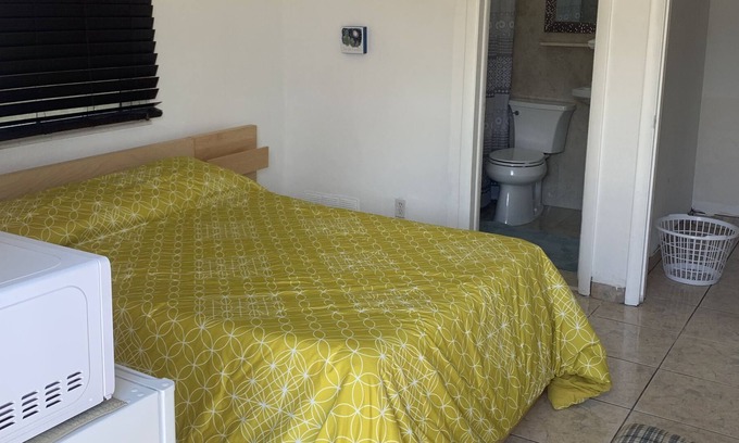 Miramar House | Cozy Efficiency with Private Entrance and Bath - Centrally located!!!