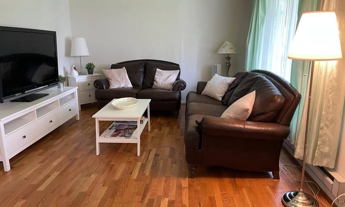 Lynnwood House | Cozy entire home with 3 bedrooms, close to parks with walking trails