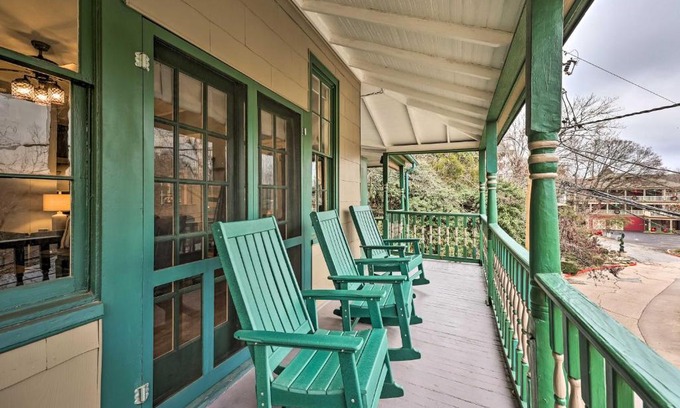Eureka Springs Historic District House | Cozy Eureka Springs Cottage, Walk to Dtwn!