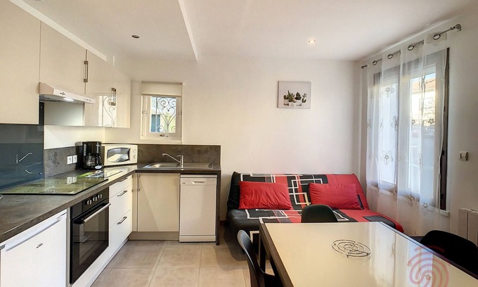 Lamalou-les-Bains Apartment | Cozy F2 in Lamalou-les-Bains, 150m from Thermal Baths, Pet Friendly, Free Parking, WiFi