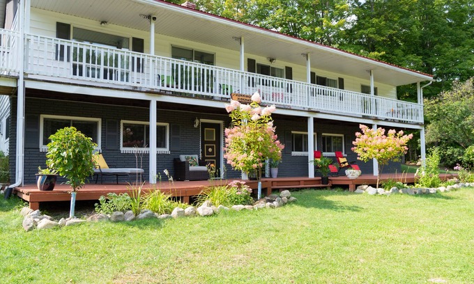 Hastings Highlands Cottage | Cozy Family Cottage, Sleeps up to 10 Persons & Fully Equipped