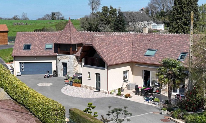 Athis-Val de Rouvre Cottage | Cozy Family Retreat with Private Spa, Garden, & Nearby Nature Trails