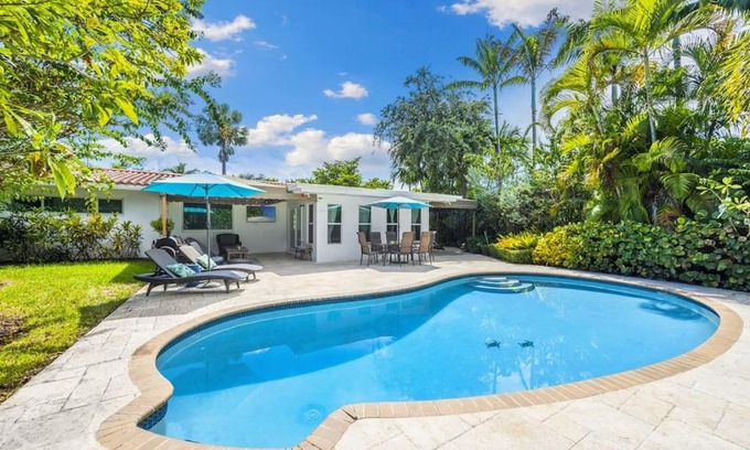 Biscayne Park Apartment | Cozy Family House Close to Biscayne Park W/Pool