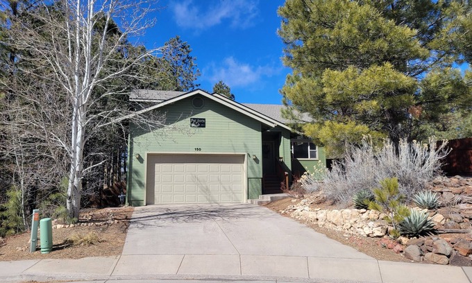 Ponderosa Trails House | Cozy Family retreat with large fenced backyard, Pet-Friendly, and Central Air!