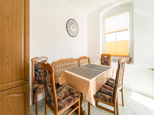Petersberg Apartment | Cozy Family Stay in Petersberg, cleaning included