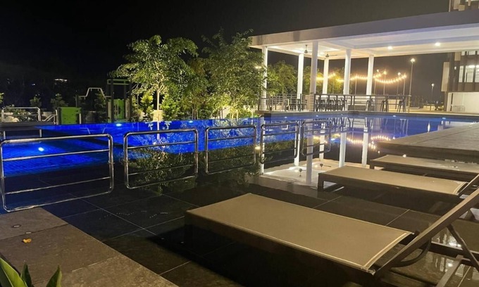 Bayan Lepas Apartment | cozy family stay seaview & airport view batu maung