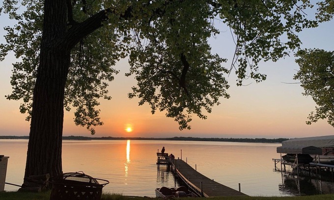 Annandale Cabin | Cozy farmhouse cabin, steps from the lake with amazing views!