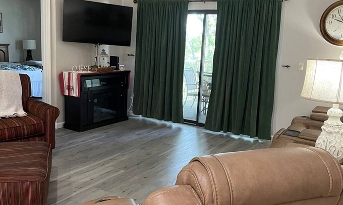 Branson Condo | Cozy Farmhouse Retreat-King Beds,Indoor/Outdoor Pool, Golf Course View