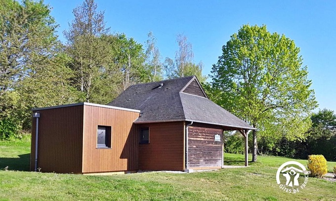 Villiers-Charlemagne Cottage | Cozy Fishing Chalet for 5-7 with Private Dock and Family Amenities