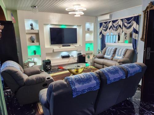 Freetown House | Cozy Flat 5 Minutes To Beach