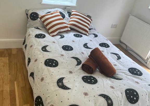 St. Leonard's Apartment | Cozy Flat in Tooting