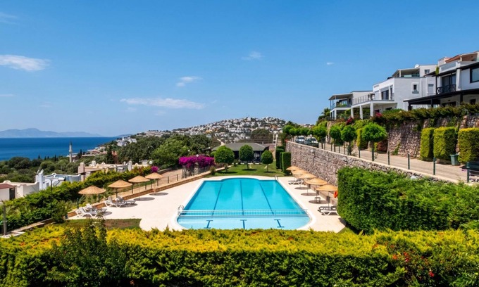 Kadıkale Apartment | Cozy Flat With Sea View and Shared Pool in Bodrum