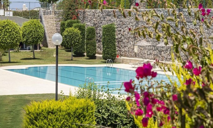 Kadıkale Apartment | Cozy Flat with Sea View and Shared Pool in Bodrum