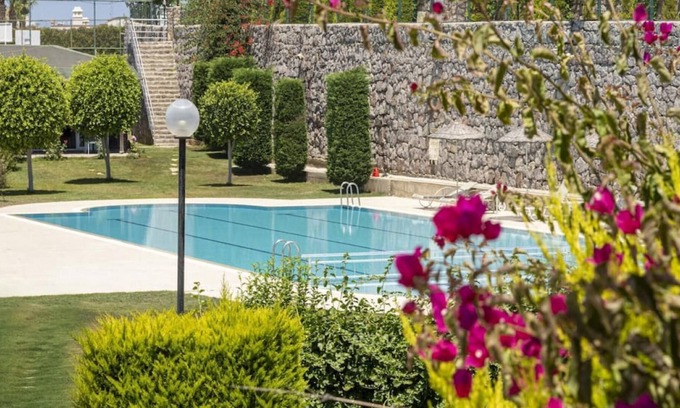 Kadıkale Apartment | Cozy Flat with Sea View and Shared Pool in Bodrum