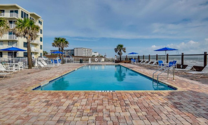 Bostwick Park Apartment | Cozy Florida Getaway with Pool Access and Ocean Views!