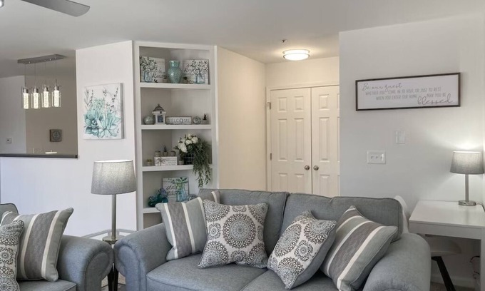 High Point Condo | Cozy for Fall Special Rates - HOME AWAY FROM HOME n2 Miles from HPU & Fnt Market