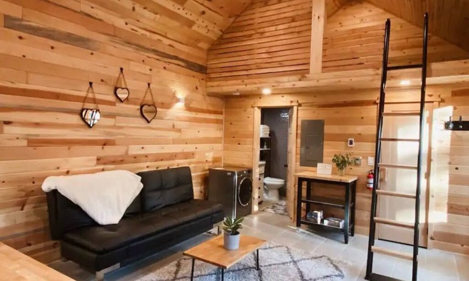 La Pine Cabin | Cozy Forest Cabin w/Sauna & Hot Tub!