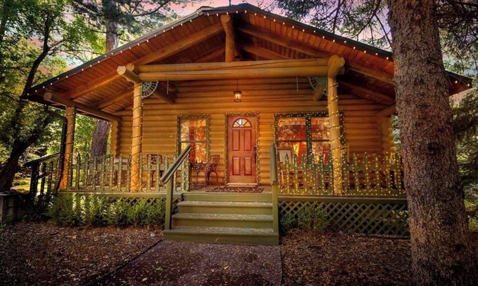Sandy House | Cozy Forest Cottage at La Caille