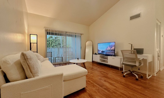 Pembroke Pines Apartment | Cozy Full 1B/1B Apt - A/C - Kitchen - Laundry - Parking for 1 car